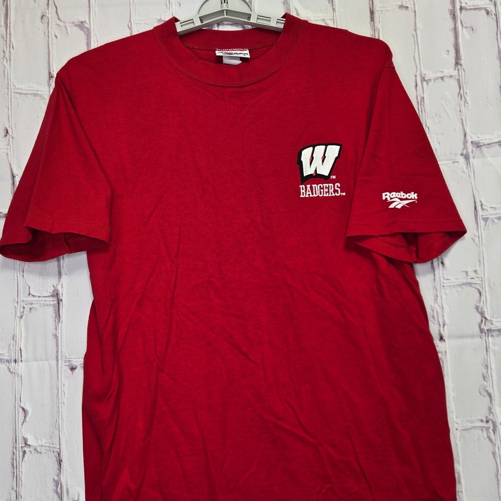 Vintage 90's Reebok Wisconsin Badgers NCAA Embroidered Logo Red T-Shirt  Mens L